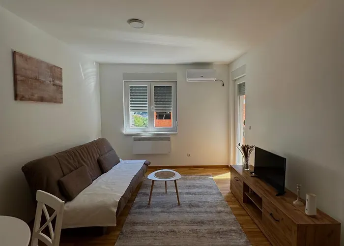 Casa 20 Cozy New Apartment In Central Zvornik Near Border And Airports foto